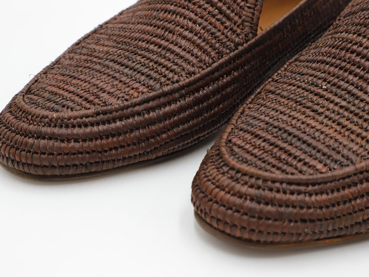 Natural fiber weave detail in men's raffia shoes